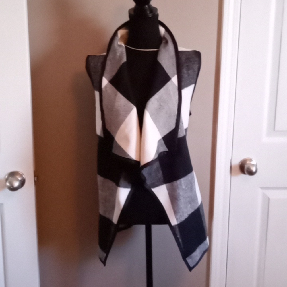 LADIES flowing Vest - Picture 1 of 11